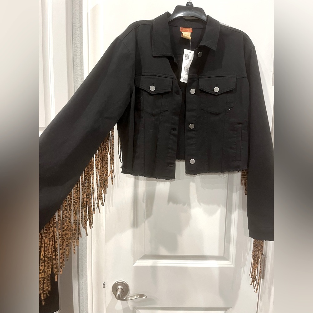 Hey Ladies Fall is coming up look at this cute black /leopard cropped jacket.